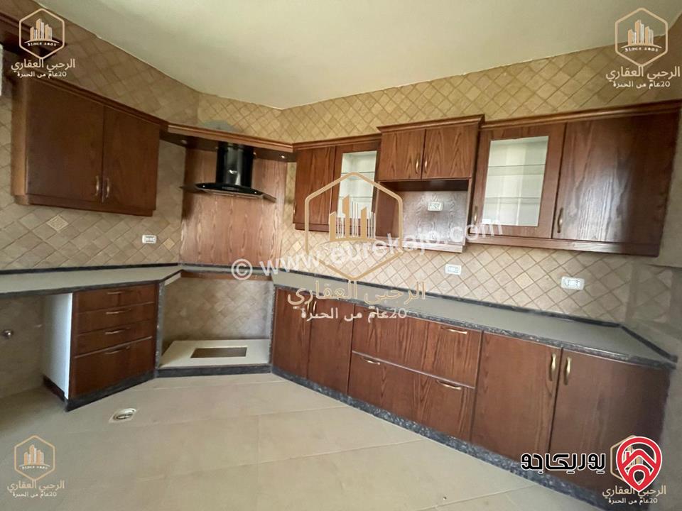 شقة فارغة مساحة 230م طابق أول للايجار في عمان - خلدا