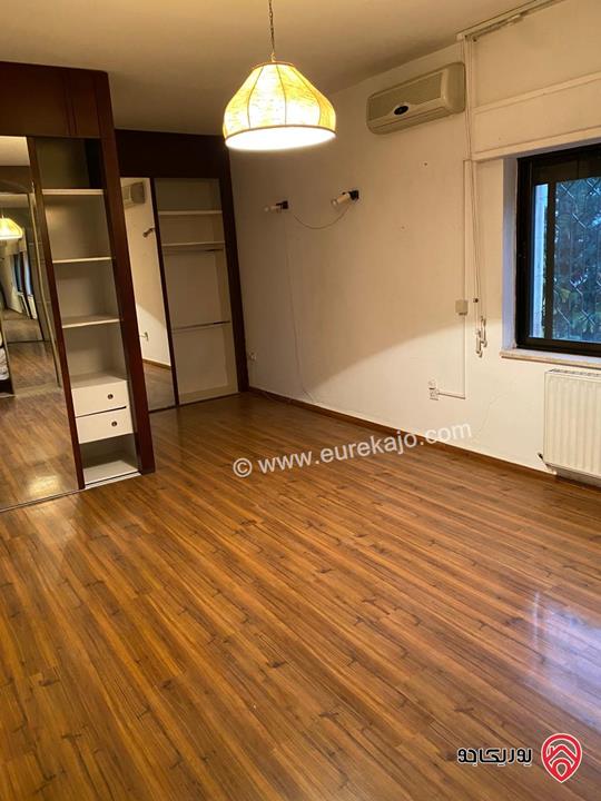 شقة طابق أول مساحة 228م للبيع في عمان - الصويفية