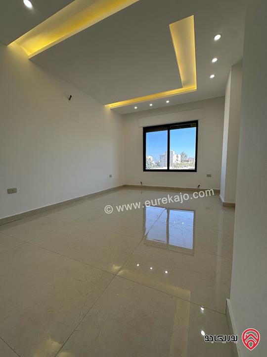 شقة شبه أرضية مساحة 200م للبيع في عمان - مرج الحمام