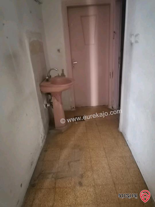 شقة شبه تسوية مساحة 110م داخلي و 42م خارجي للبيع في عمان - جبل التاج حي ام تينة 