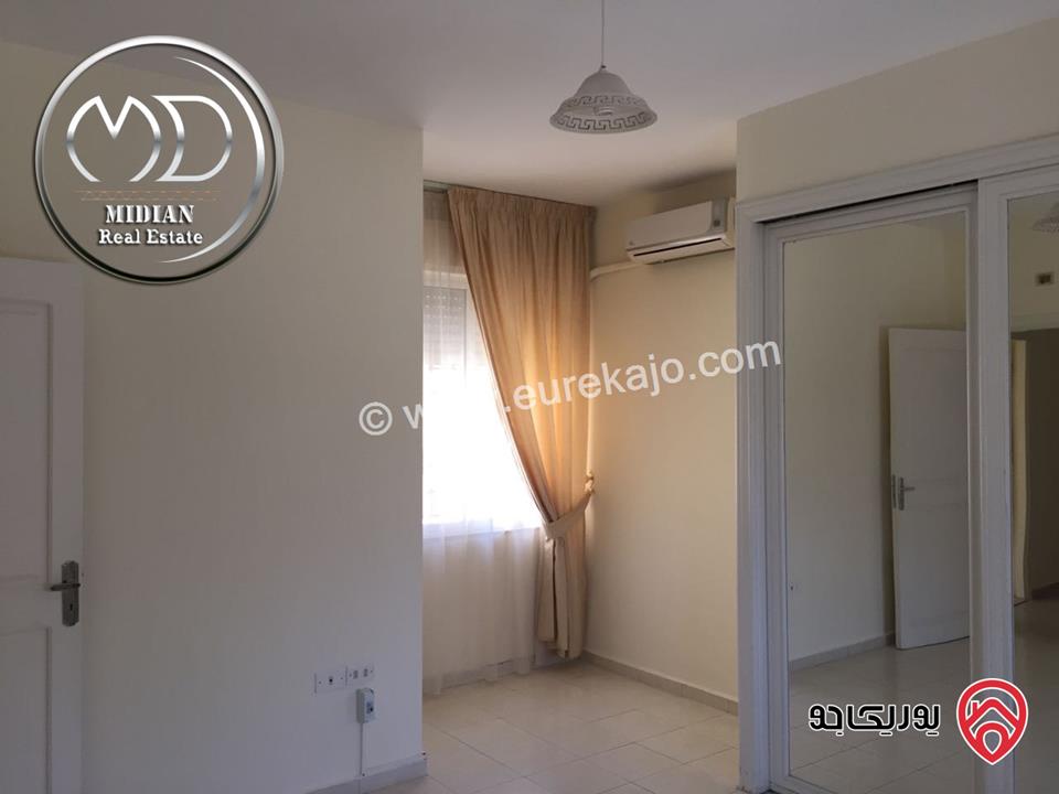 شقة ارضية طابقية فارغة للايجار في عمان - عبدون مساحة 300م مع ترس و حديقة 150م اطلالة جميلة