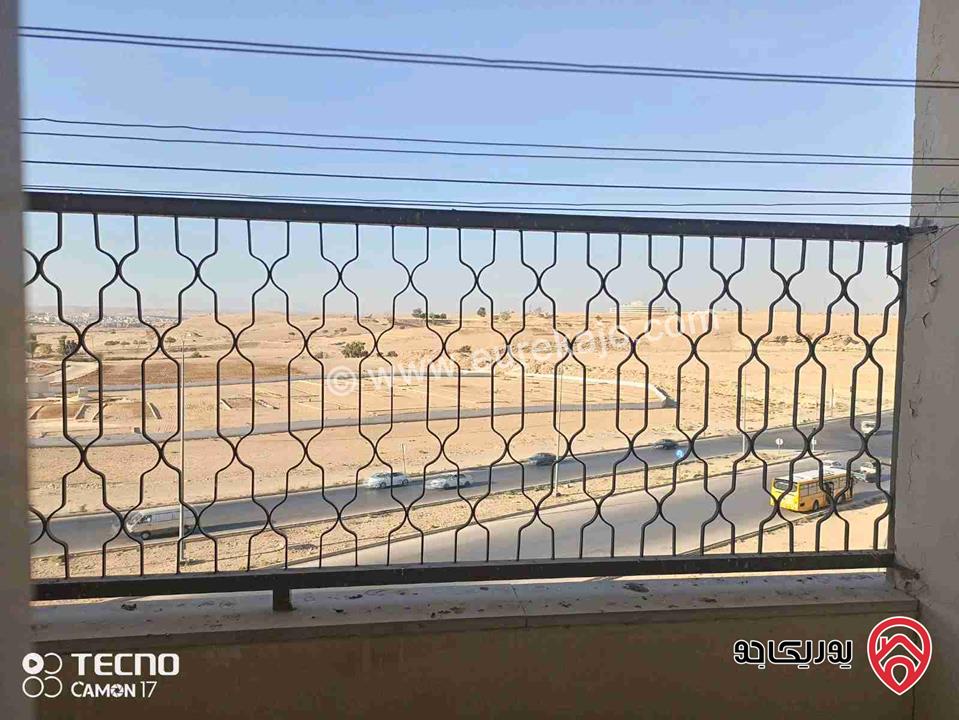 شقة طابق ثالث اخير مساحة 113 متر للبيع في الزرقاء - مدينة الشرق المرحلة الثانية 