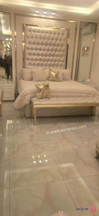 شقة ارضية مساحة 248م مع توسعة 10م مقززة حديقة وتراسات 350م للبيع في عمان - ام اذينة