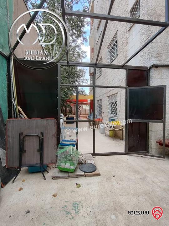 شقة شبه ارضي للبيع ام السماق مساحة 300م 4 نوم مع ترس و حديقة 100م بسعر مميز