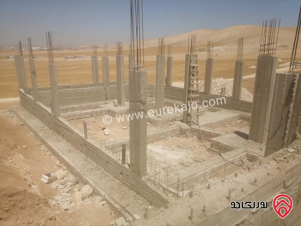 قطعة أرض مشترك مفروز مساحة 1700م مبني عليها طابق دوبلكس قابل للتعديل مساحة 250م للبيع في عمان - منطقة الموقر النقيرة 