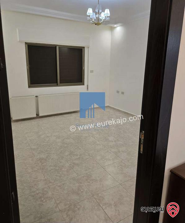 شقة طابقية مميزة للبيع في عمان - أم السماق طابق ثالث 230م مع روف 130م 