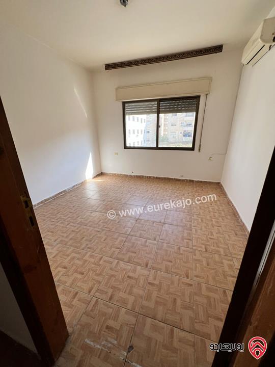 شقة فارغة طابق ثاني مساحة 140م للبيع في عمان - ضاحية الياسمين