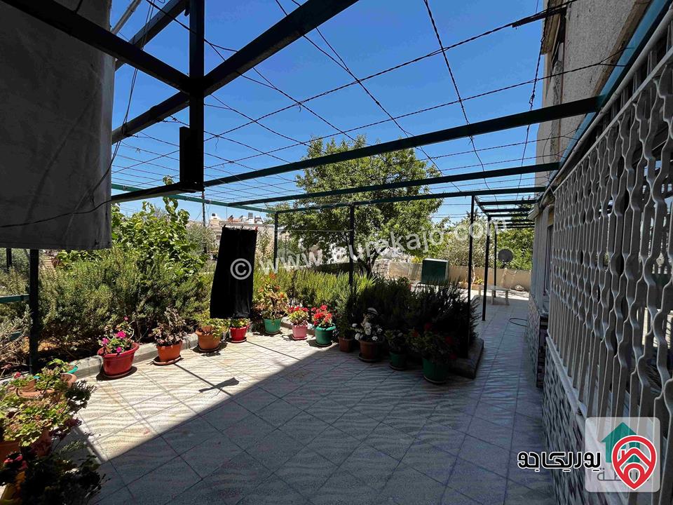 شقة مساحة 130م داخلي و 170م خارجي للبيع في عمان - ابو نصير حارة ٢