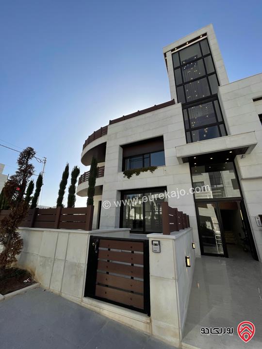 اخر شقتين طابق اول مساحة 205م للبيع في عمان - الحمر بجوار القصور الملكية 