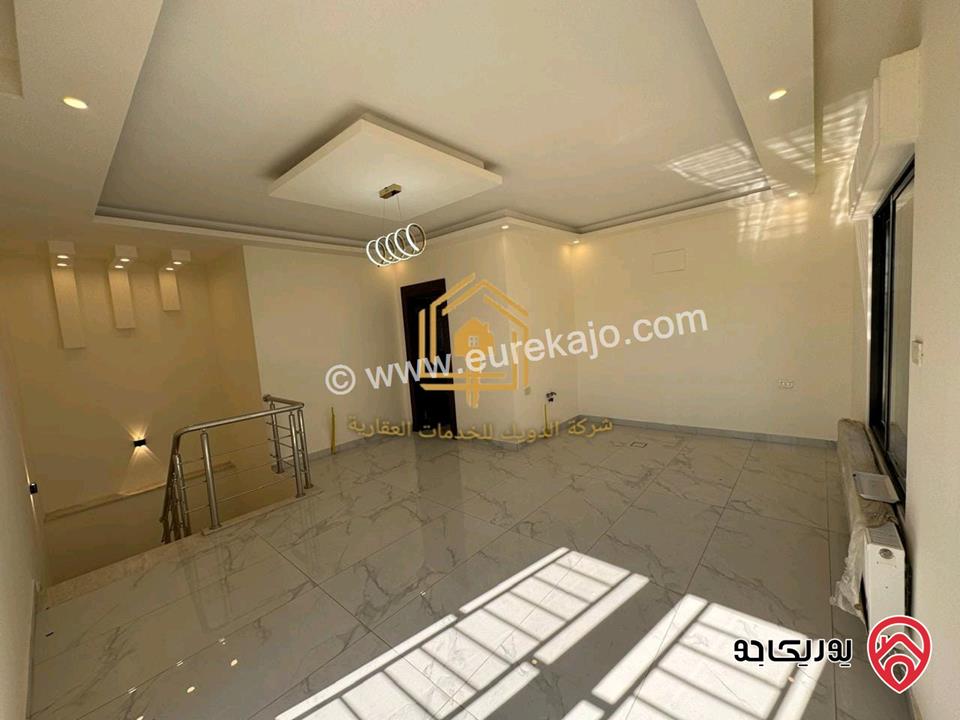 شقة دوبلكس لم تسكن طابق ثالث مع روف مساحة 215م للايجار في عمان - طريق المطار 