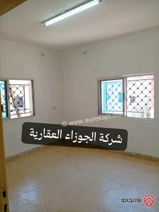 شقة فارغة مساحة 100م طابق ثاني للايجار في عمان - حي نزال شارع الدستور 