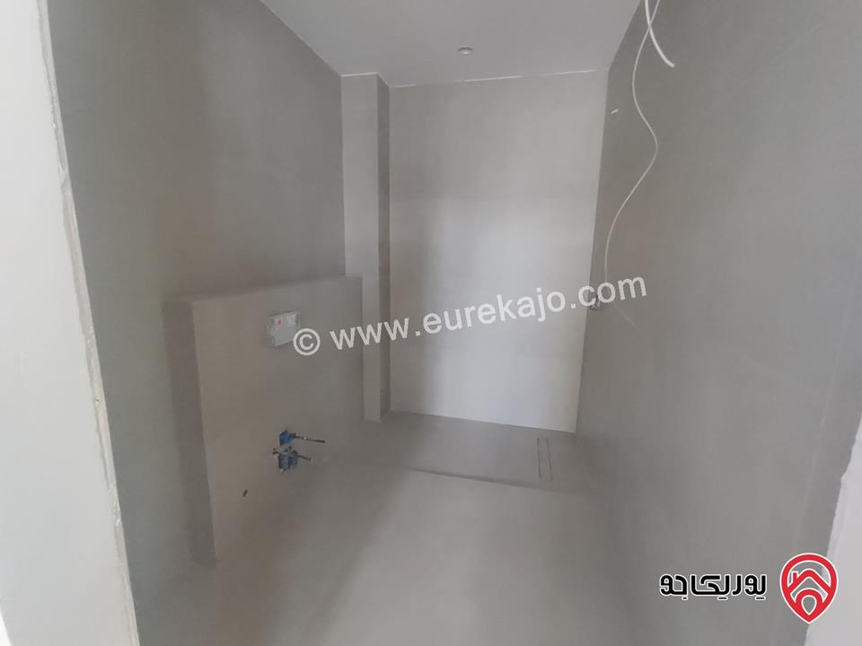 فلل متلاصقة مساحة الارض 250م مساحة البناء 500م للبيع في عمان - عبدون 