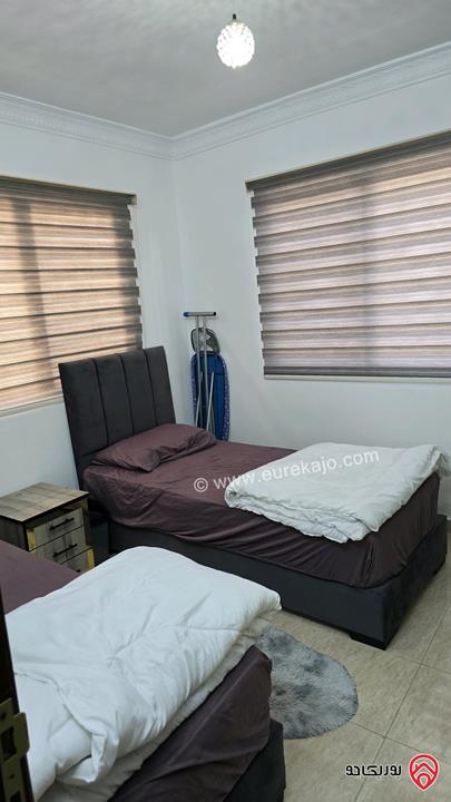 شقة مساحة 70م طابق أول مفروشه للإيجار في اربد - طلوع مسجد علياء التل 