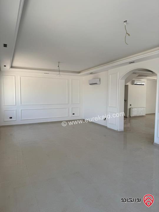 فيلا فاخرة مساحة 678م على أرض 639م مع اطلالة خلابة للبيع في بلعاس / ناعور