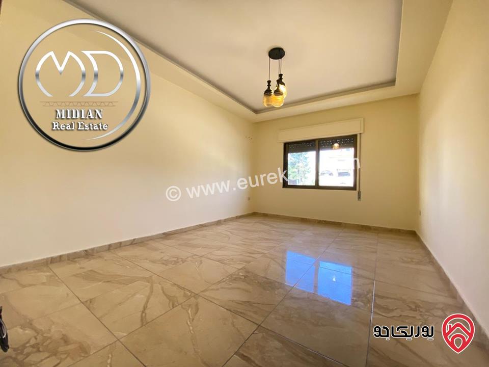 شقة ارضية فارغة للايجار في عمان - الرابية مساحة 125م مع ترس و حديقة 100م سوبر ديلوكس تصلح للعرسان بسعر مميز