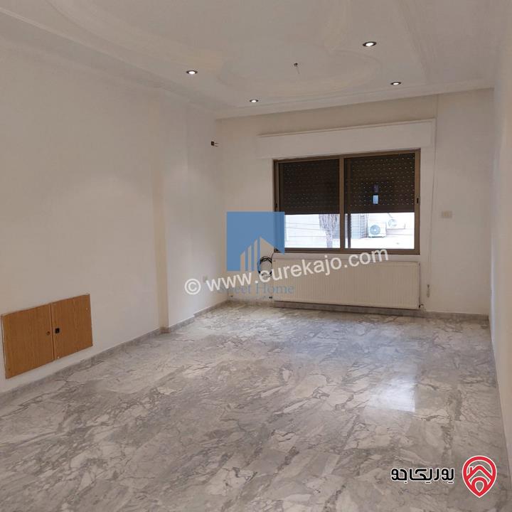 شقة مميزة طابق اول 185م  للبيع في عمان - دير غبار