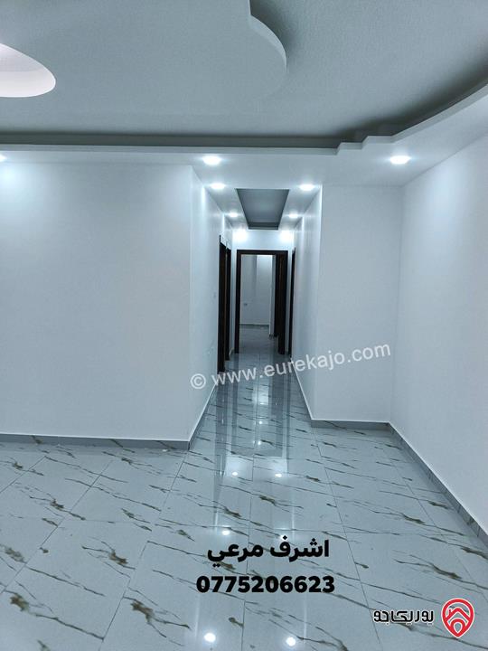 شقة طابق ثالث دوبلكس فخمة مساحة 200م لم تسكن للبيع في الزرقاء الجديدة