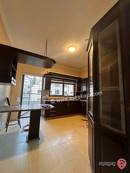 شقة طابق ثالث مساحة 185م للايجار في عمان - الرابية 