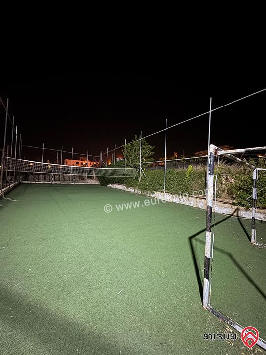 مزرعة وشاليه مساحة الأرض 4 دونم والبناء 500م للبيع في الزرقاء الكمشة قضاء بيرين