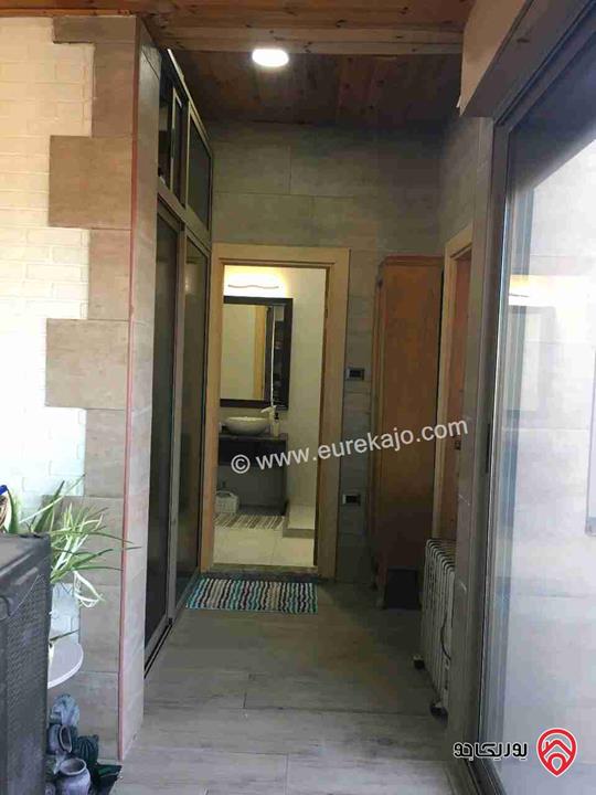 شقة فاخرة طابق ثالث مع روف مساحة 224م للبيع في عمان - ش المطار في مرج الحمام حي الظهير خلف مدارس الرهبات 