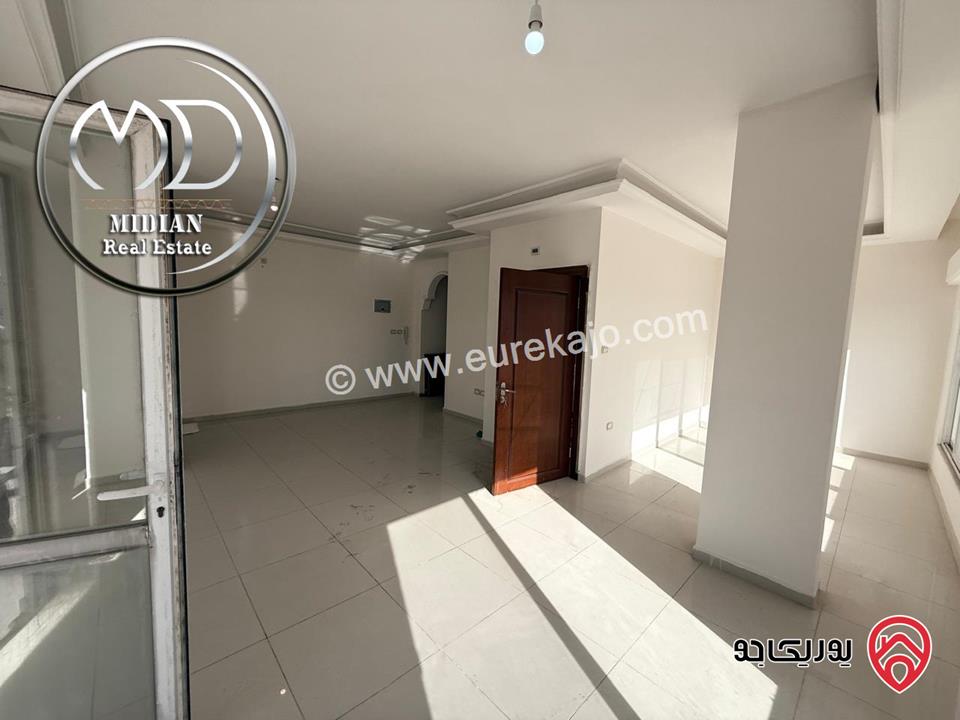 فيلا جديدة للبيع في أجمل مناطق عمان - الظهير مساحة 560م مع مسبح تراسات و حدائق 250م تشطيبات سوبر ديلوكس اطلالة رائعة