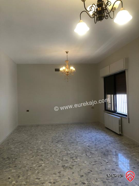 شقة فارغة مساحة 200م للايجار في عمان - الدوار الخامس 