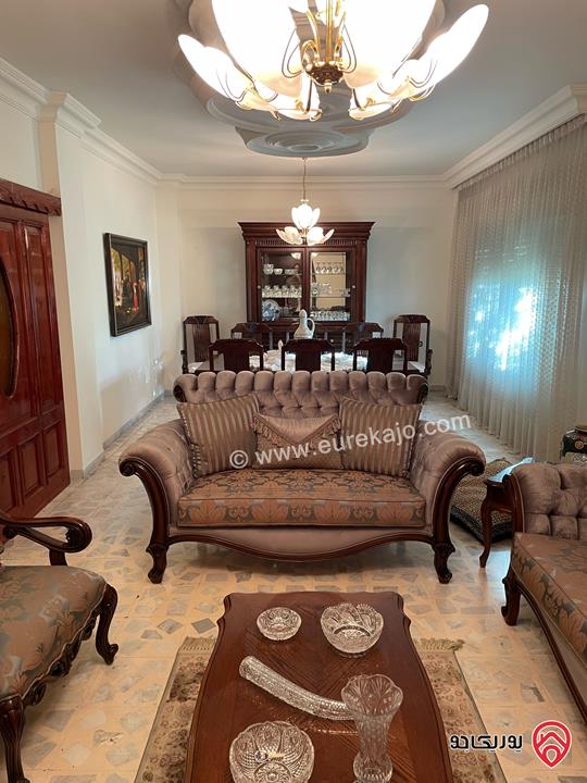 منزل مكون من طابقين على ارض 304م للبيع في عمان - ماركا الشمالية 