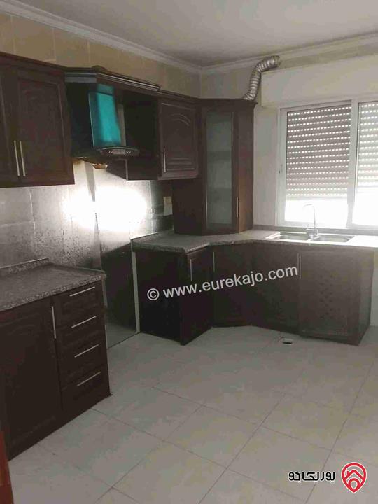 شقة تسوية مفرغة مساحة 165م داخلي و 60م خارجي للبيع في اربد