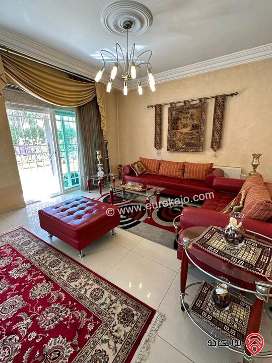 شقة فاخرة مميزة مفروشة فرش فاخر اجنبي طابق أرضي معلق مساحة 200م للبيع في عمان - عبدون