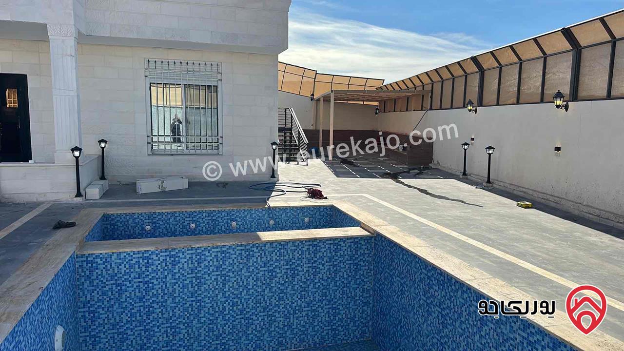 مزرعة مساحة 3400م للبيع في الزرقاء - الكمشه  شارع الاردن قريبة من مطعم قصر الجبل