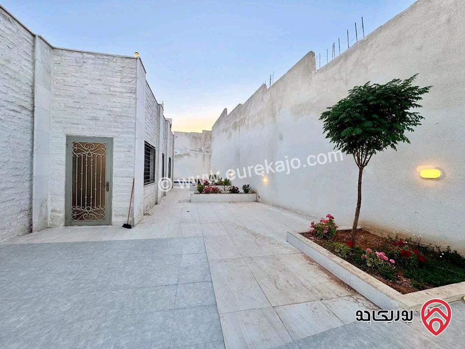 فيلا طابقين مساحة 400م على أرض 760م + بركة سباحة للبيع في عمان - مرج الحمام البحاث