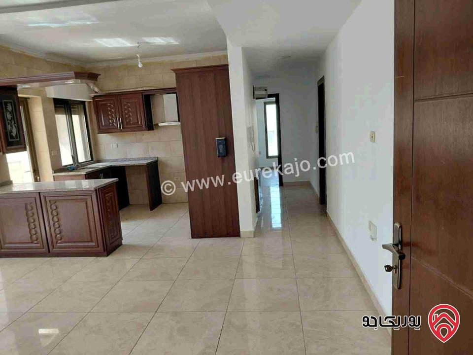 شقة فارغة طابق اول مساحة 90م للإيجار في عمان - دير غبار 