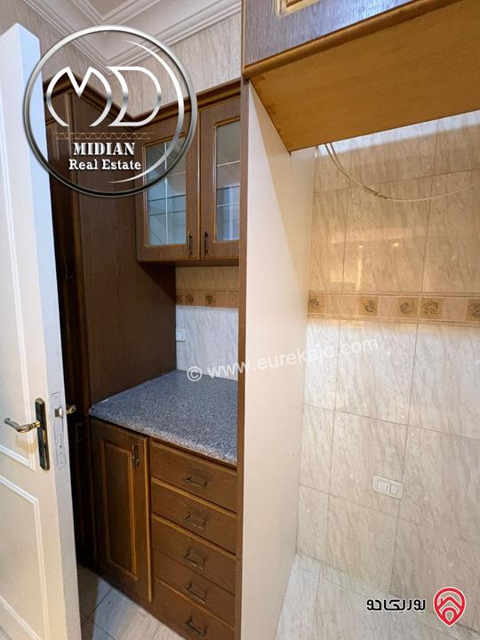 شقة فارغة للايجار في عمان - ضاحية الرشيد مساحة 170م طابق اول تشطيبات سوبر ديلوكس بسعر مميز جداً