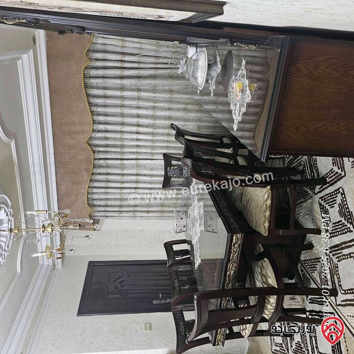 شقة مميزة شبه أرضية مساحة 150م داخلي و 80م خارجي للبيع في عمان - ضاحية الرشيد من المالك مباشرة