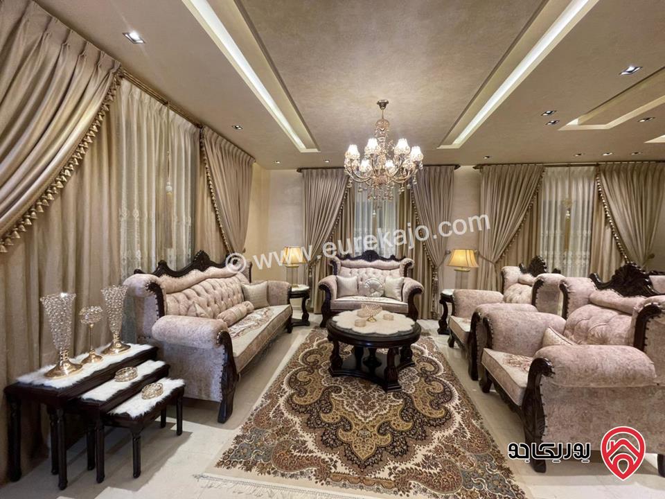 فيلا مساحة الارض 758م مساحة البناء 700م على شارعين للبيع في الزرقاء - ضاحية المدينة المنورة