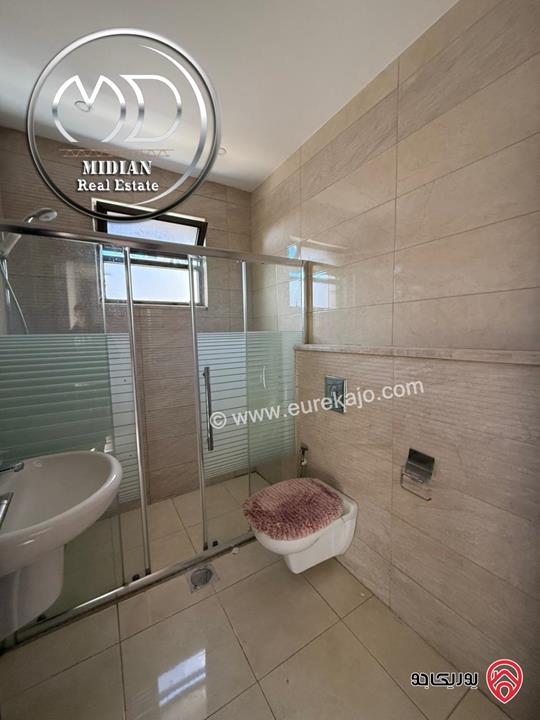 شقة ارضية فارغة للايجار في عمان - ضاحية النخيل مساحة 190م مع ترس 50م تشطيبات و ديكورات سوبر ديلوكس بسعر مميز جداً