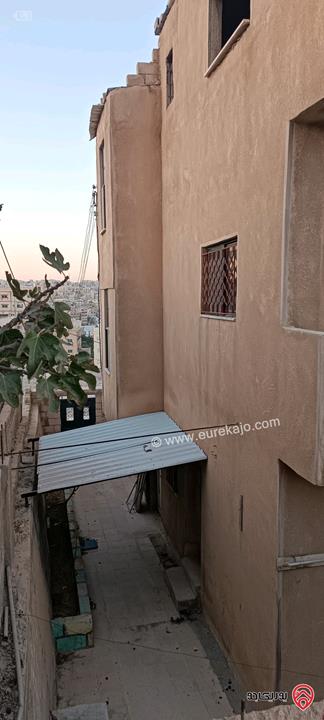 منزل مساحة 404م على أرض 753م للبيع في الزرقاء - حي الجندي 