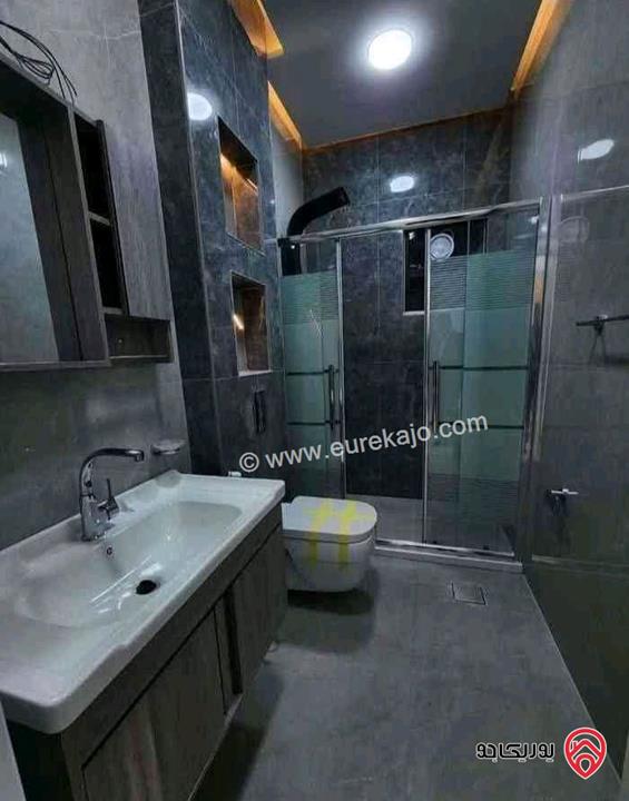 شقة طابق ثالث هندسي مساحة 140م اطلالة بحرية مع كراج تشطيب هايبر ديلوكس للبيع في العقبة - السكنية الخامسة