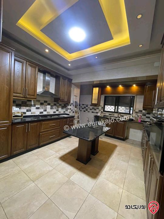 شقة أرضية مساحة 166م داخلي و 250م خارجي للبيع في عمان - الشميساني