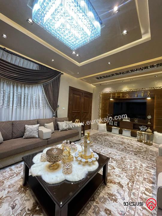 فيلا مساحة الارض 758م مساحة البناء 700م على شارعين للبيع في الزرقاء - ضاحية المدينة المنورة