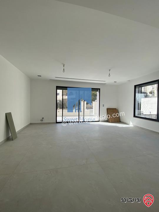 شقة أرضية طابقية مساحة 306م مع ترسات 200م ومسبح لم تسكن للبيع في عمان - أم السماق