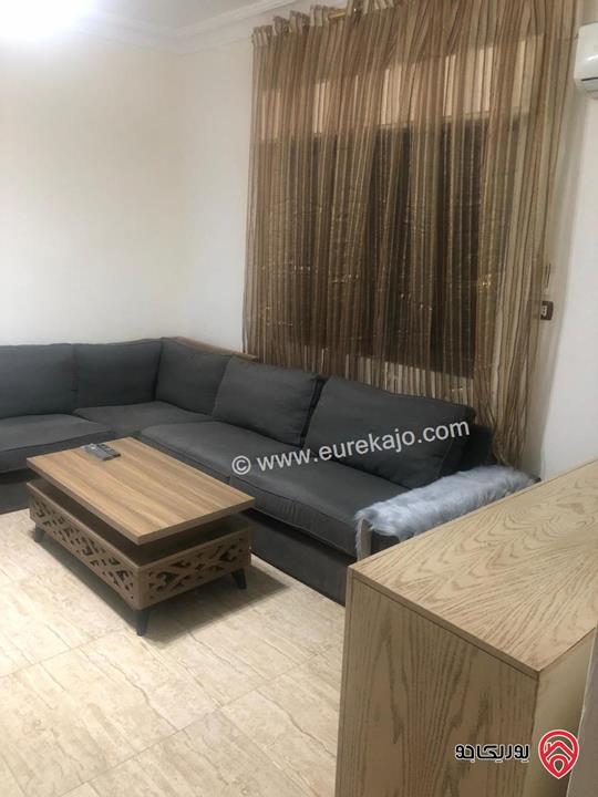 شقة طابق ثالث مساحة 82م مقسمة الى استديوهان للبيع في عمان - الجبيهة  