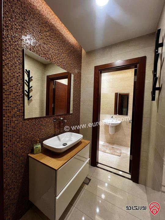 شقة فاخرة مفروشة أرضية مساحة 150م داخلي و 30م خارجي للإيجار في عمان - خلدا