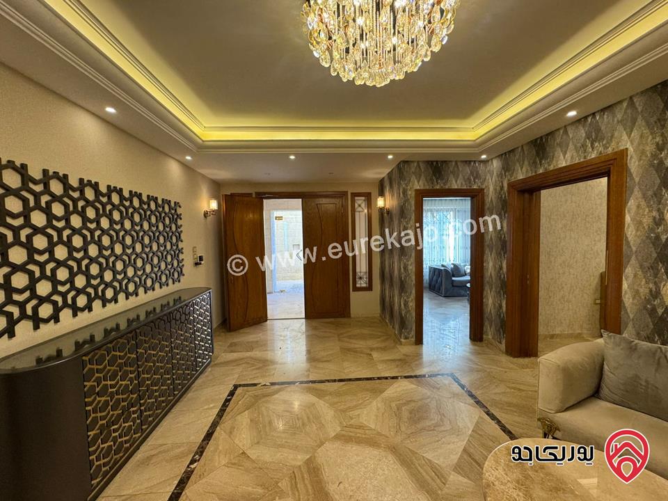 شقة ارضية مساحة 400م داخلي و 250م خارجي مفروشة للايجار في عمان - دير غبار