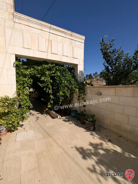 ڤيلا مساحة 700م على أرض 815م للبيع في عمان - مرج الحمام بلعاس