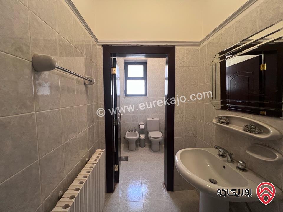 شقة مساحة 305م طابق ثاني للبيع في عمان - الرابية