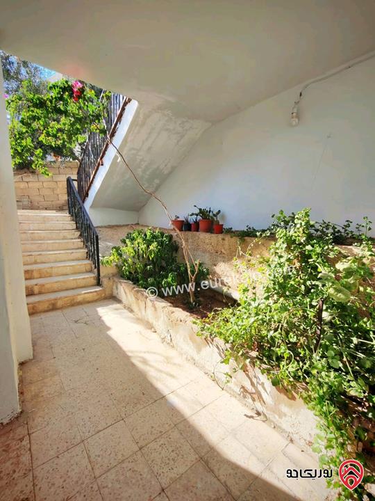 منزل مستقل مساحة 240م على أرض 316م للبيع في الرصيفة الجبل الشمالي