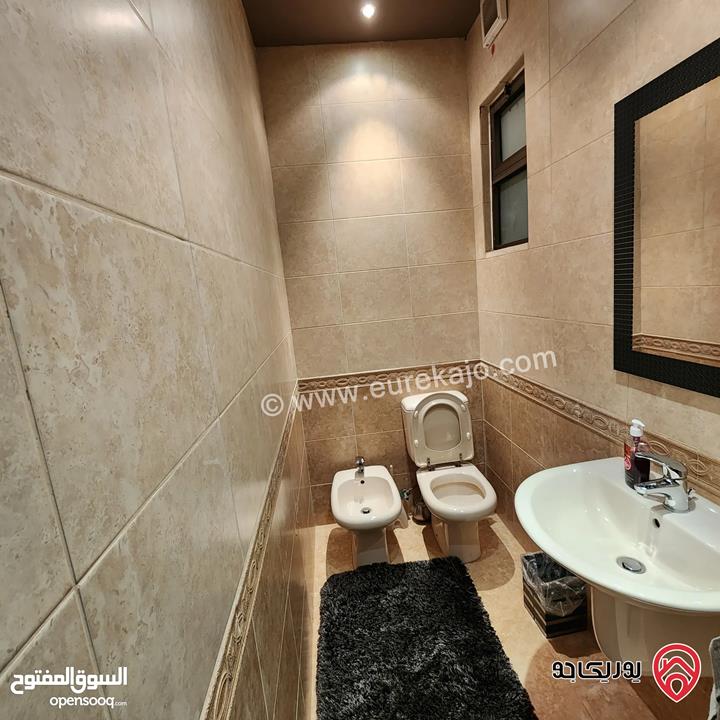 شقة مفروشة أرضية مساحة 241م داخلي و 28م خارجي للايجار في عمان - خلدا