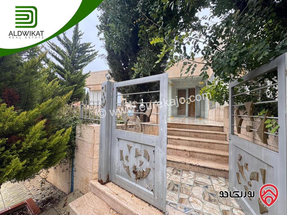 فيلا مستقلة مفروشة للبيع في عمان - خلدا مساحة البناء 580م ومساحة الارض 940م موقع اطلالة