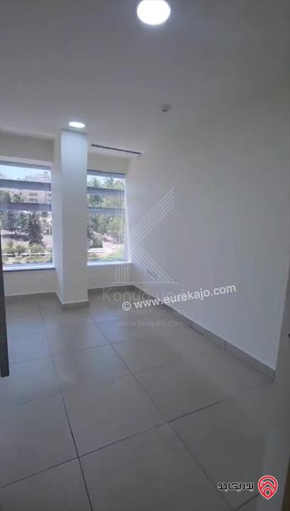 مكاتب تجارية فاخرة مساحة 270م / 400م للايجار في عمان - وادي صقرة